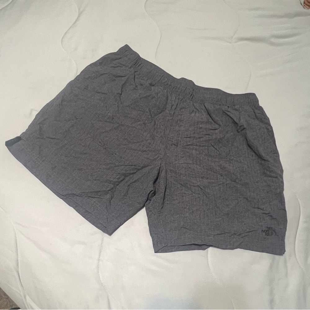Men’s the north face active shorts size XL gray